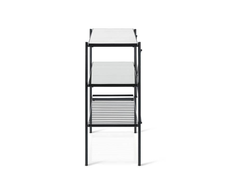 Körülbelül 120 cm széles konzolasztal három polccal.