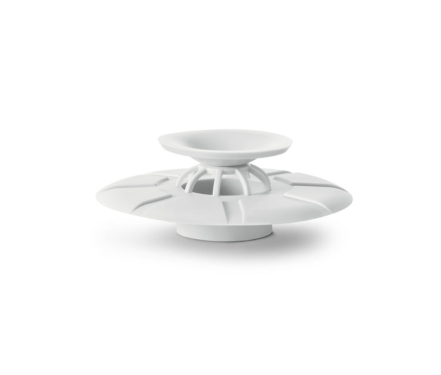 Fehér 2 az 1-ben lefolyószűrő és -dugó fehér háttérrel.