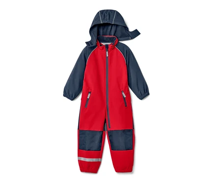 Piros-kék gyermek softshell kezeslábas fehér háttérrel.