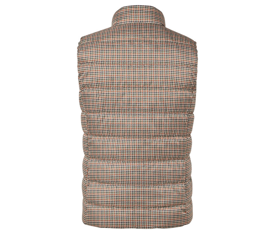 A steppelt, kakasmintás mellény hátsó részletének közelképe.