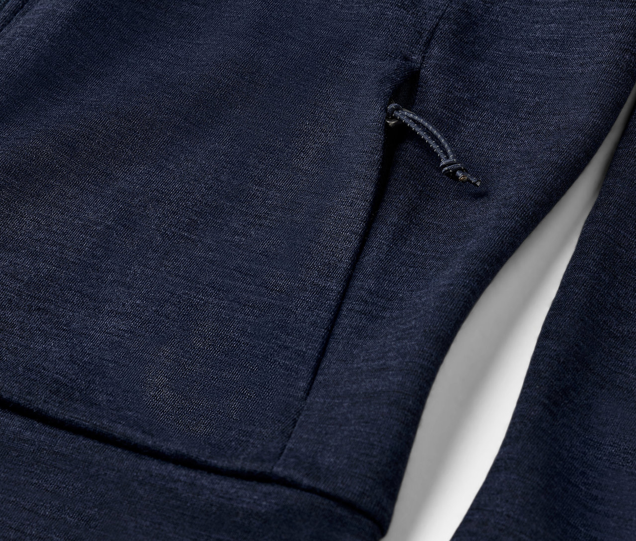 Egy RWS-tanúsítvánnyal rendelkező gyapjú funkcionális kabát részletes nézete.