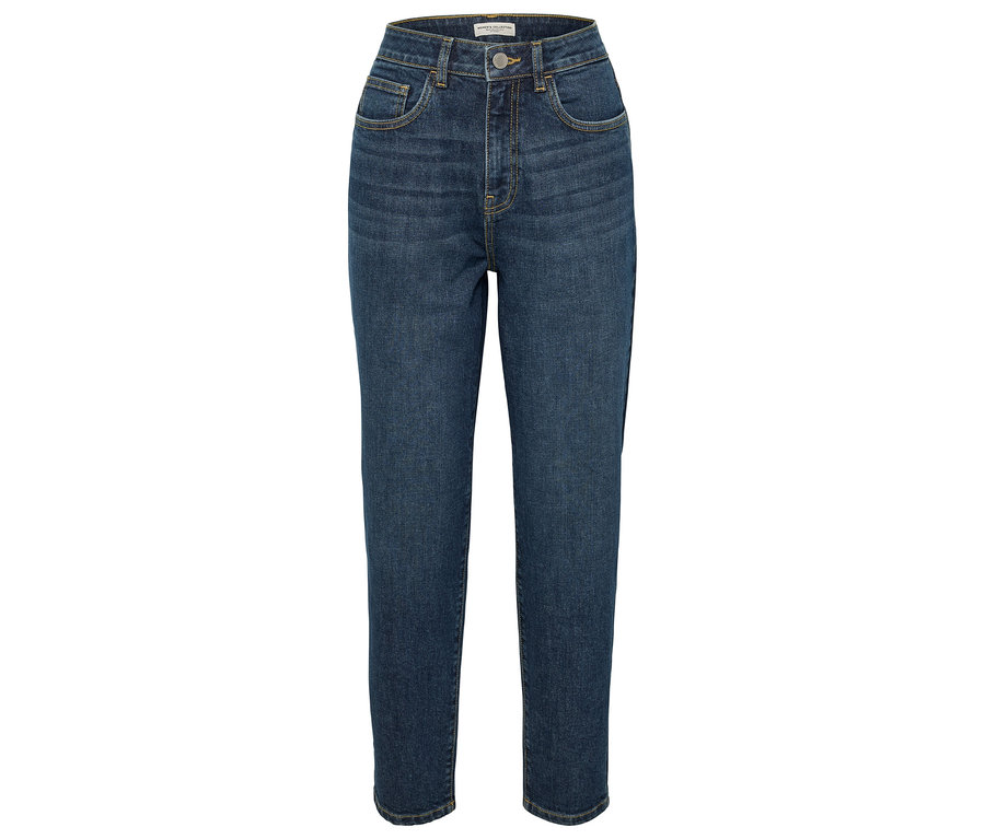 Kék farmer fehér háttérrel.