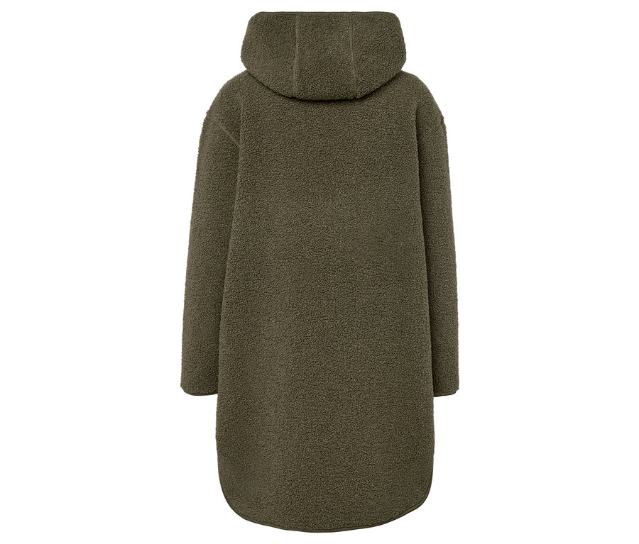 Hátulnézet egy hosszú, bozontos, kapucnis, olívazöld kabátról.