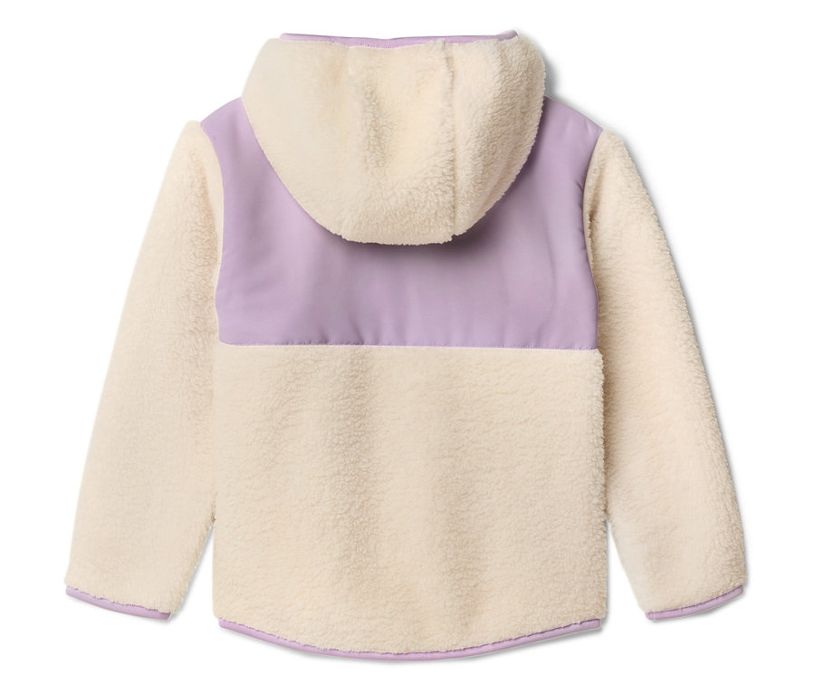 Hátulnézet egy krémszínű és lila, kapucnis teddy fleece kabátról.