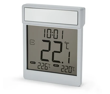 Ezüst digitális hőmérő 22,1 Celsius fokot mutat 10:01-kor.