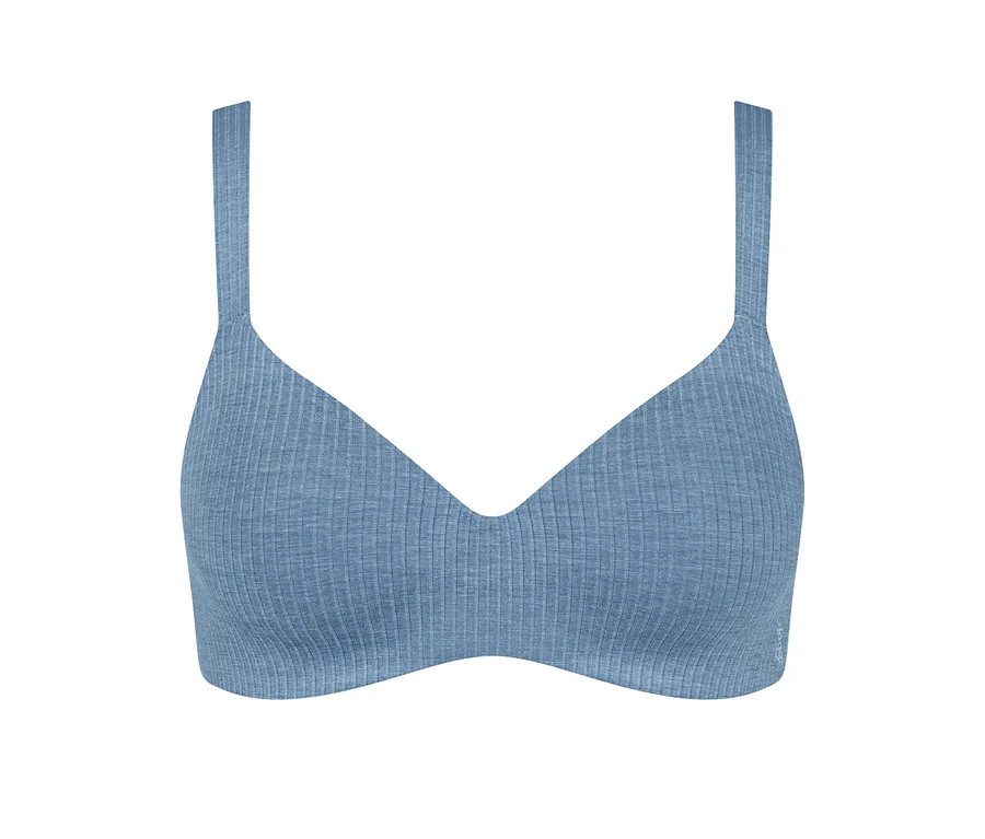 Világoskék, bordázott bralette vékony pántokkal és V-nyakkivágással, fehér háttér előtt.