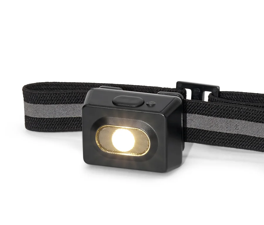 Egy fekete LED-es fejlámpa közelről.