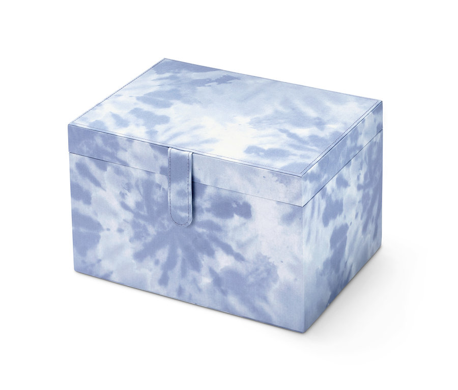 Kék batikolt varrókészlet rendszerező doboz.