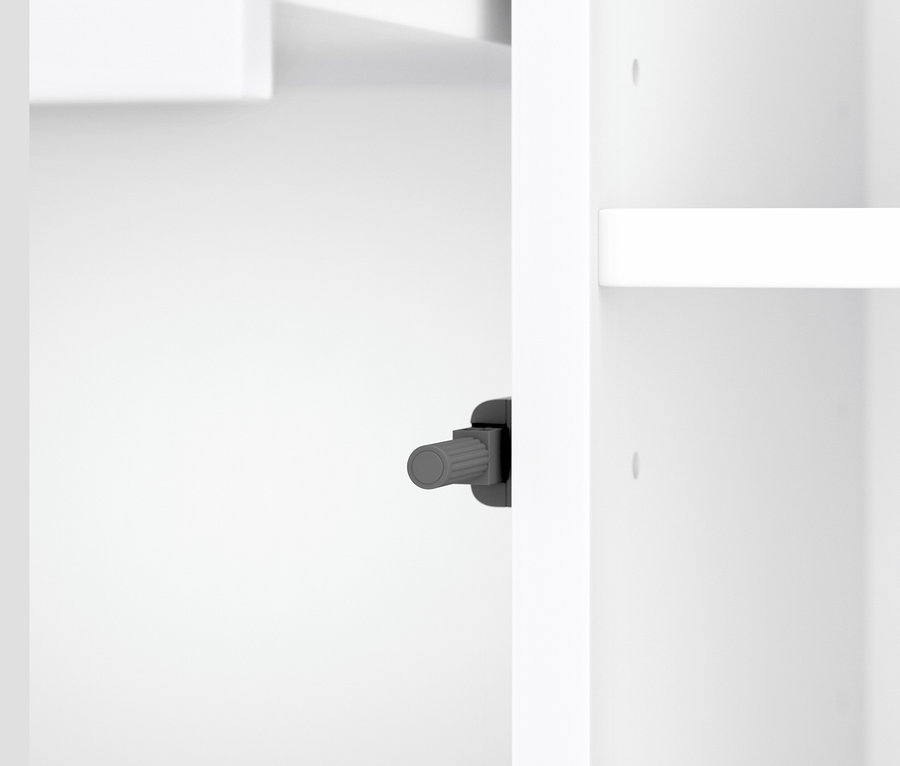 Egy fehér, forgógombos fürdőszobai komód részlete.