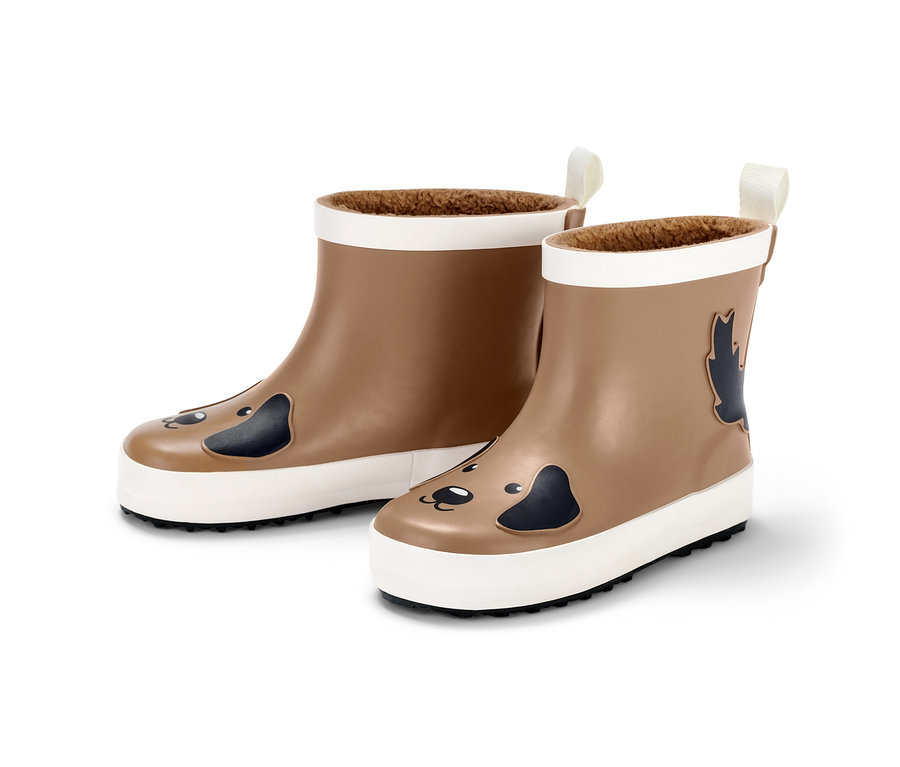 Két barna gyerek Chelsea gumicsizma állat motívummal.