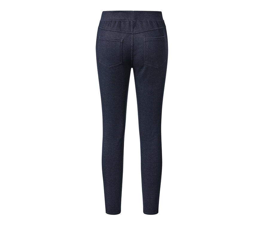 Hátulnézet egy farmerhatású bélelt leggingsről.