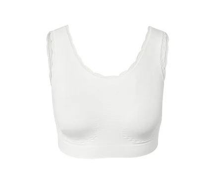 Egy fehér, csipkés, varrásmentes bustier melltartó részletfotója.