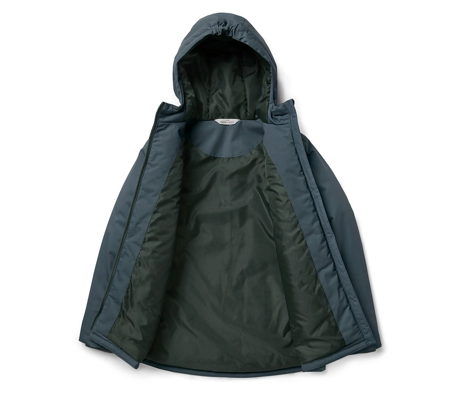 Egy kék, kapucnis kabát kinyitva, laposan.