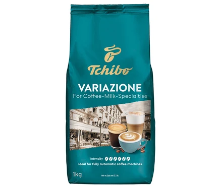 Egy csomag Tchibo Variazione kávébab kávéspecialitások képeivel.