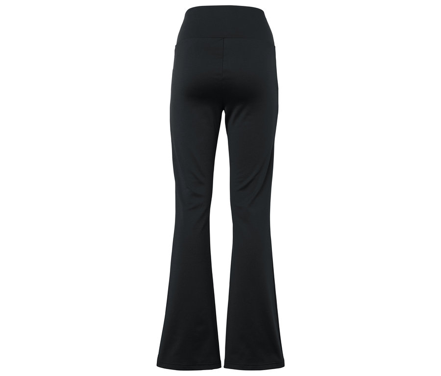 Hátulnézet egy fekete, bő szárú nadrágról.