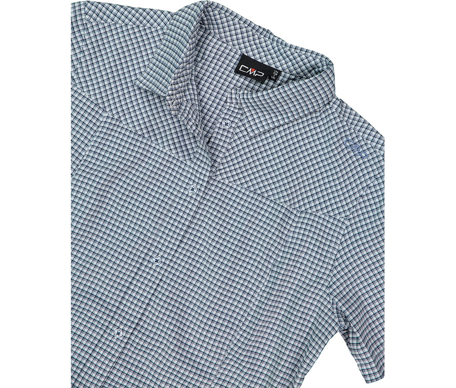 Egy kék-fehér kockás, rövid ujjú CMP ing közeli képe.