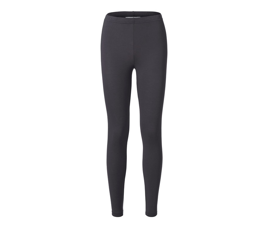 Fekete leggings fehér háttérrel.