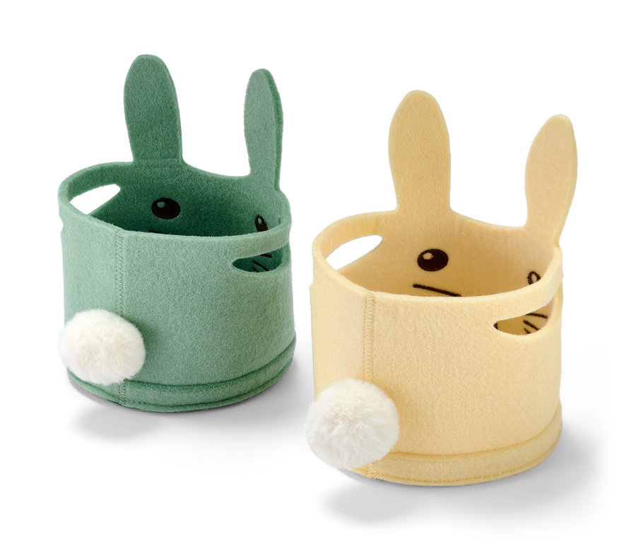 Két nyusziformájú húsvéti kosár, egy zöld és egy sárga.