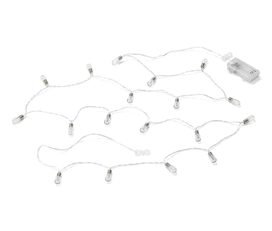 LED fényfüzér mini villanykörtékkel, fehér háttérrel.