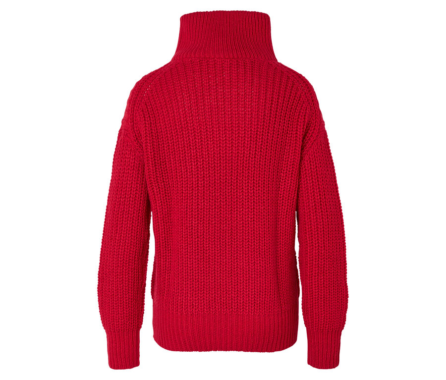 Egy piros, kötött, garbós pulóver hátulnézete.