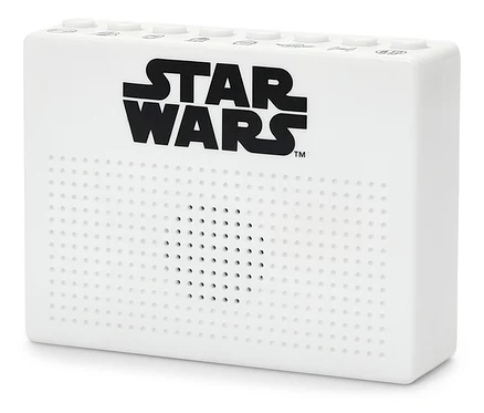 Egy fehér hangszóró a Star Wars logóval az elején.