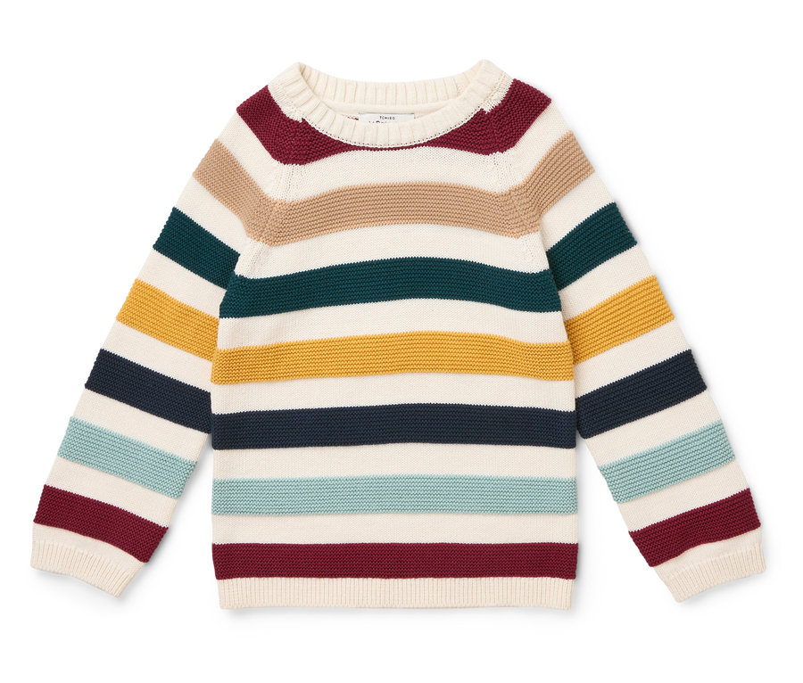 Csíkos kötött pulóver színes, vízszintes csíkokkal.