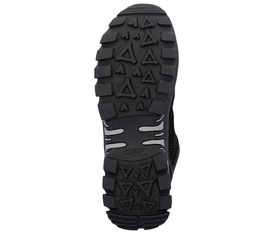 Egy fekete cipő talpa, erős mintázattal.