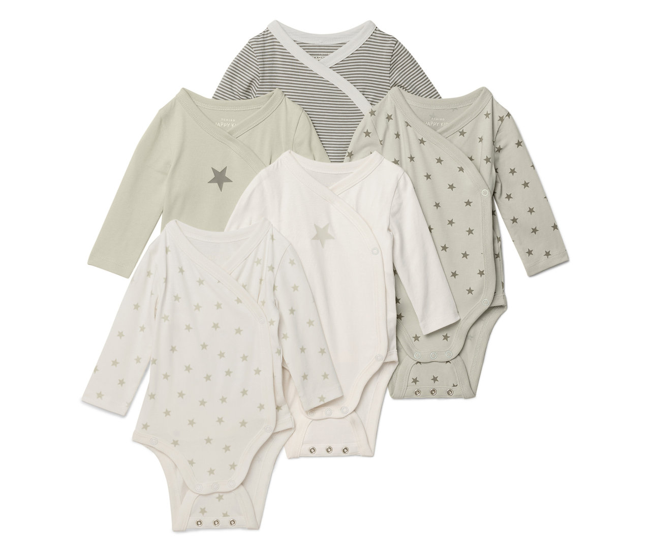 Öt borítékzáras babaruhát helyeztek el egy fehér háttér előtt. A bodyk különböző színűek és mintázatúak, köztük csillagok és csíkok.