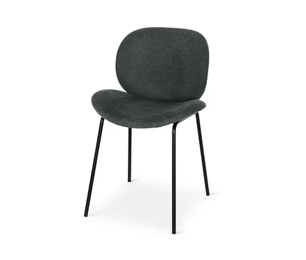 Sötétszürke, kárpitozott design szék fekete lábakkal.