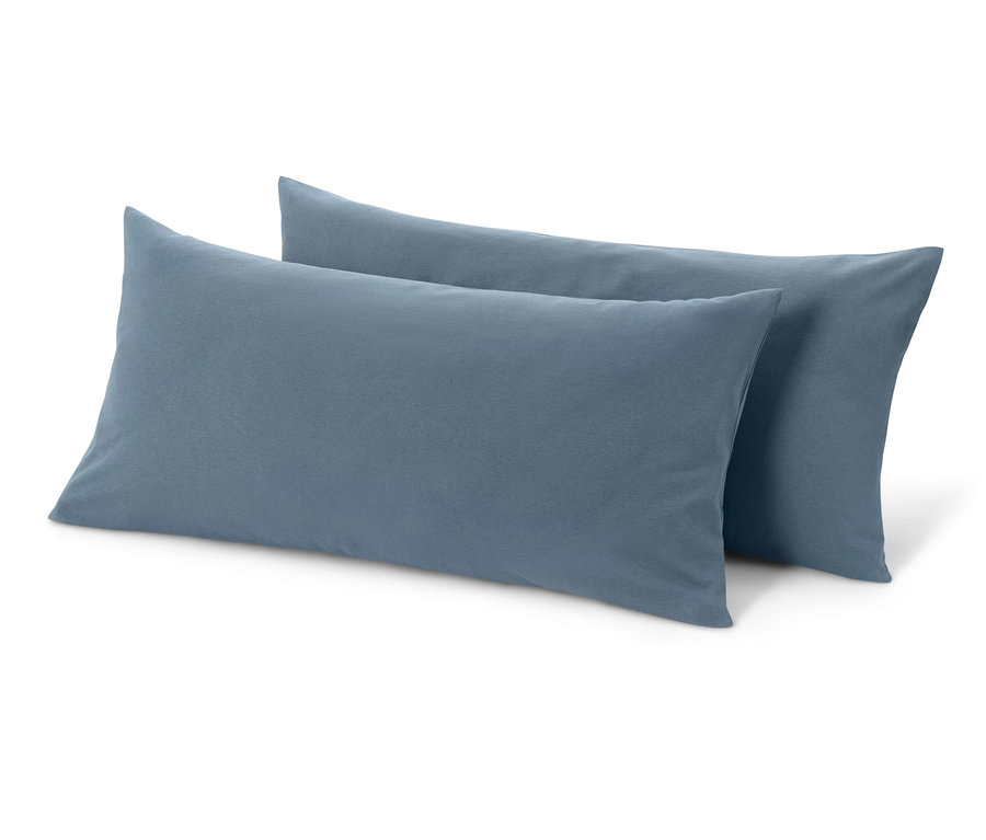 Két kék jersey párnahuzat fekszik egy fehér háttéren.