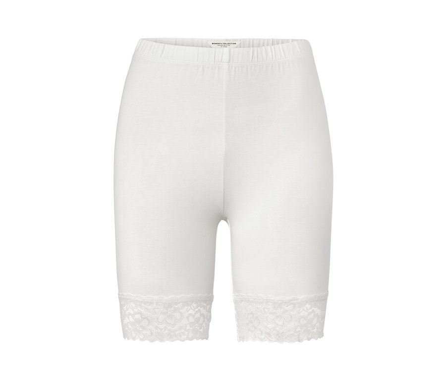 Fehér, csipkés szélű női biciklisnadrág.