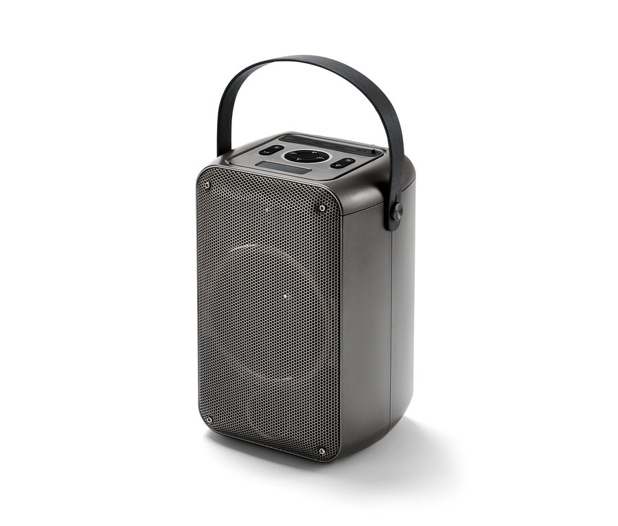 Egy Bluetooth® party hangszóró fényeffektusokkal, fehér háttérrel.