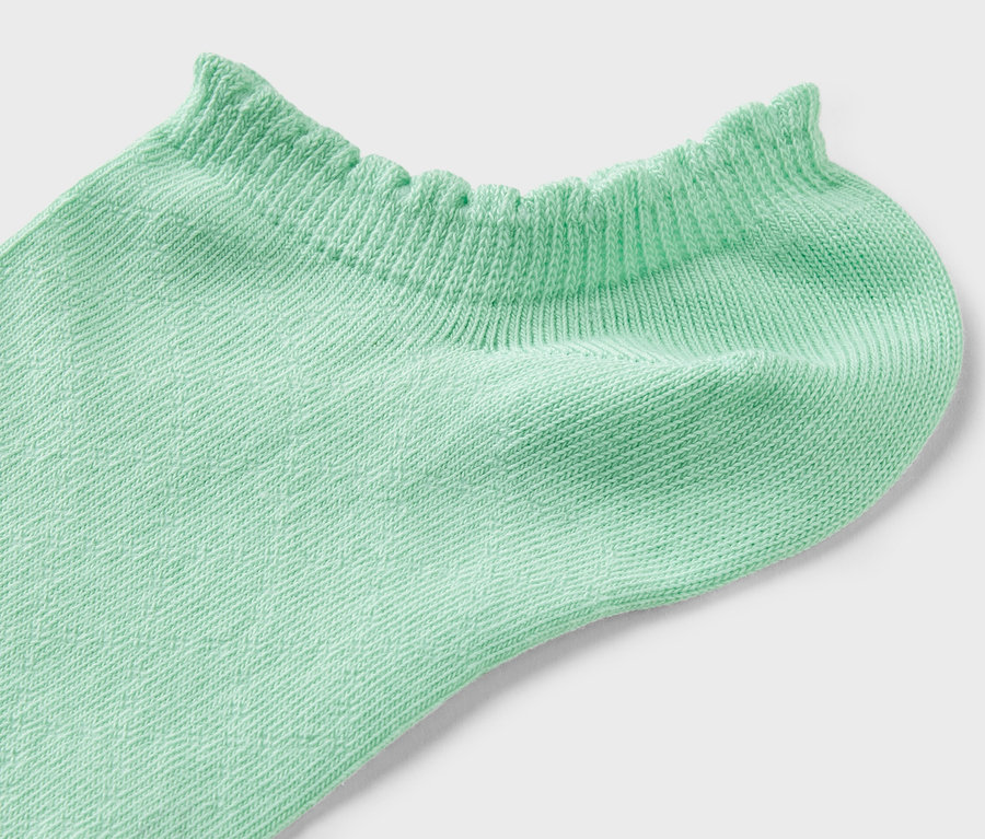 Világoszöld, azsúrmintás bokazokni részlete (3 pár).