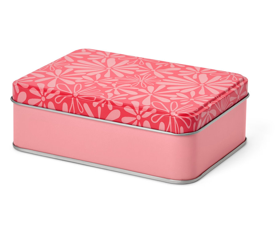 Rózsaszín virágmintás fém dobozos varrókészlet.