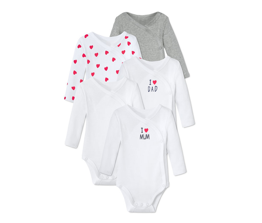 Öt hosszú ujjú baba body. Egy szürke, egy fehér piros szívekkel, kettő pedig fehér "I love Dad" és "I love Mum" felirattal.