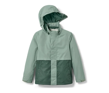Zöld, kapucnis gyerekkabát minden időjárásra.