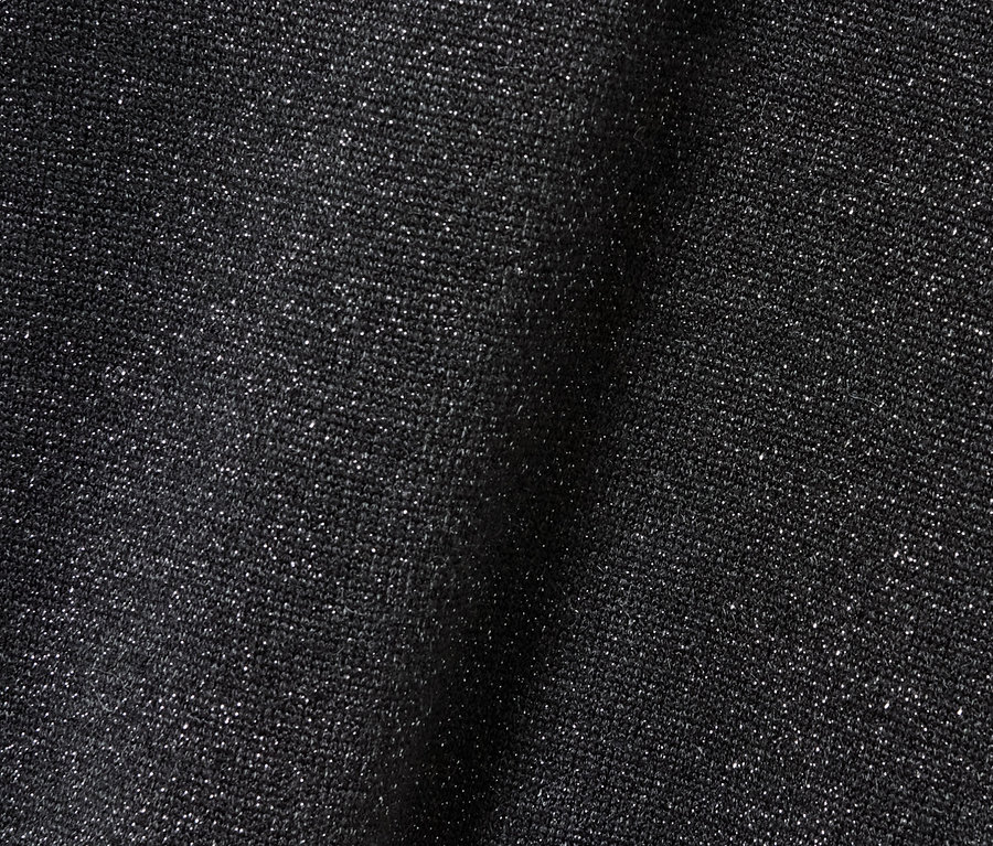 Női hosszú ujjú pólóblúz, csillogó, fekete közelről.