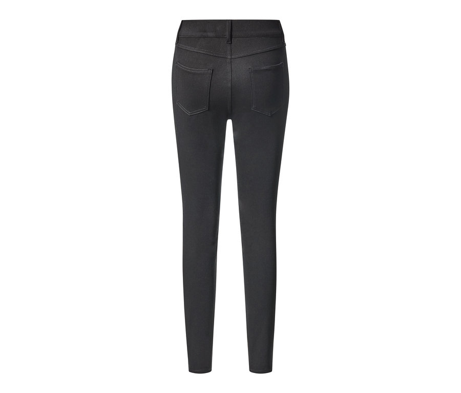 Női fekete jeggings nadrág hátulnézete.