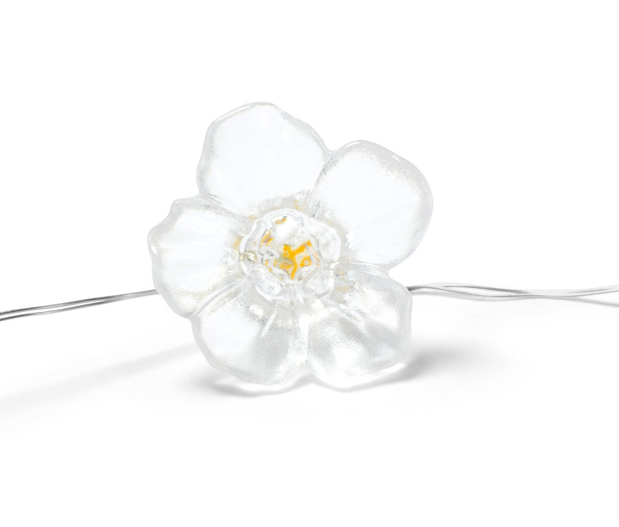 Egy virág alakú LED-es mikro égősor közeli képe.