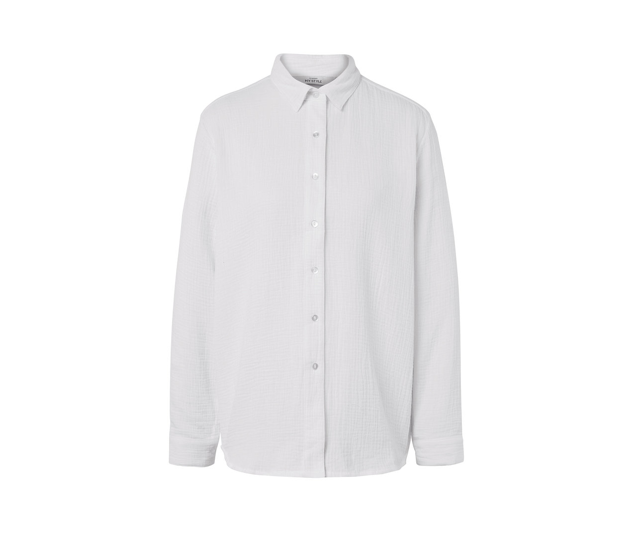 Fehér muszlinblúz, hosszú ujjakkal és gombokkal.