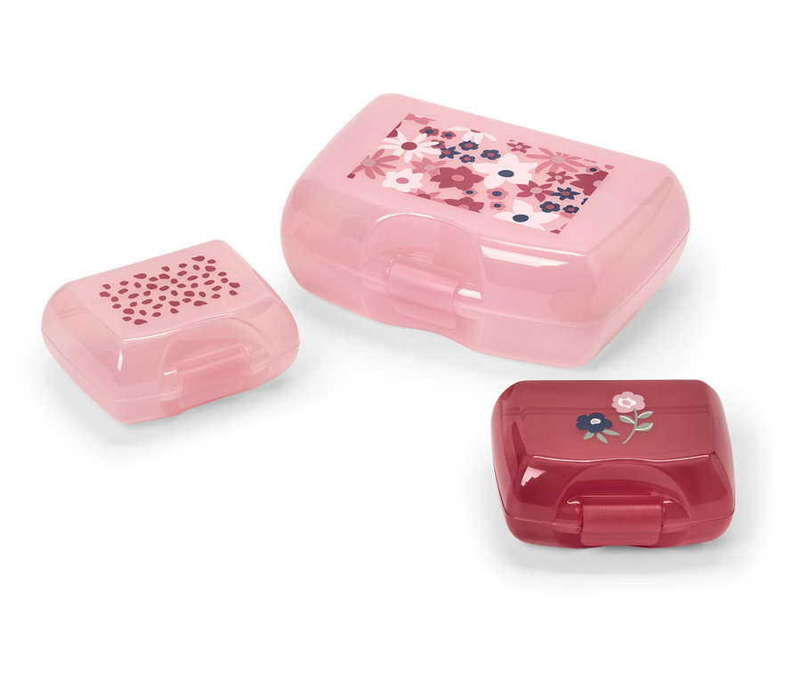 Három különböző méretű és színű műanyag uzsonnás doboz virágmintával.