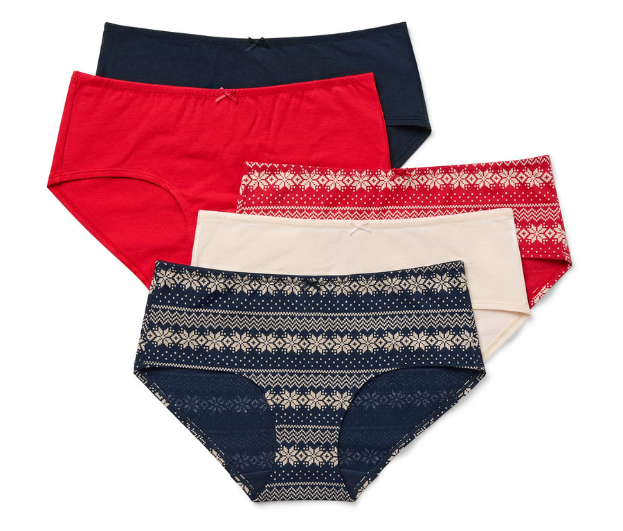 Öt különböző színű és mintázatú női alsó egymáson.