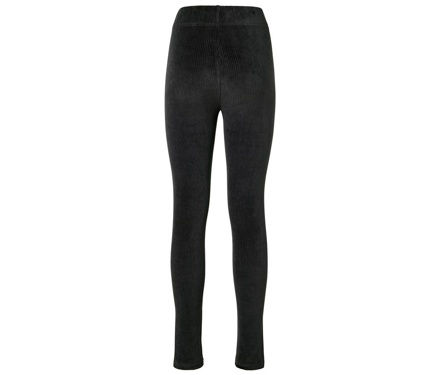 Fekete bordázott leggings fehér alapon.
