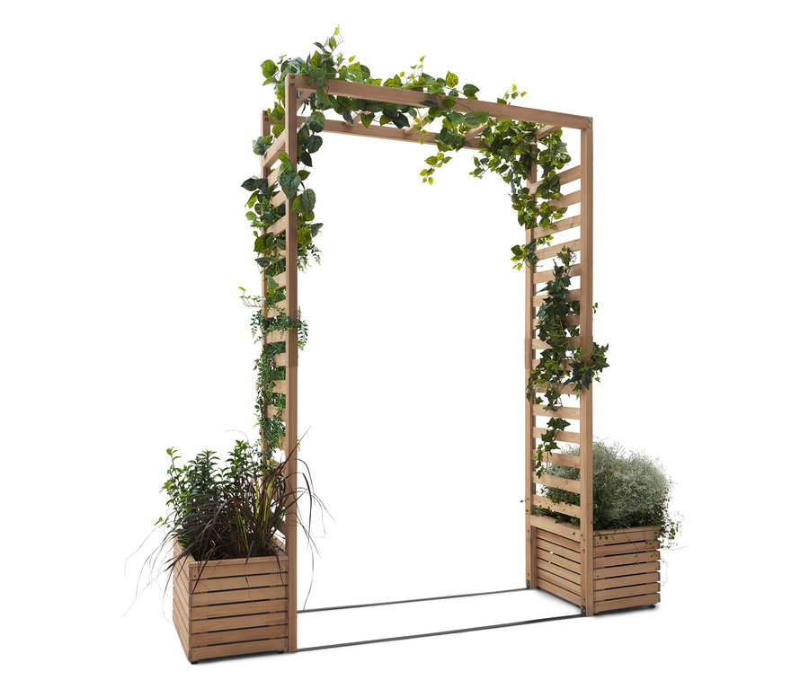 Fa boltív növényekkel fa ládákban.