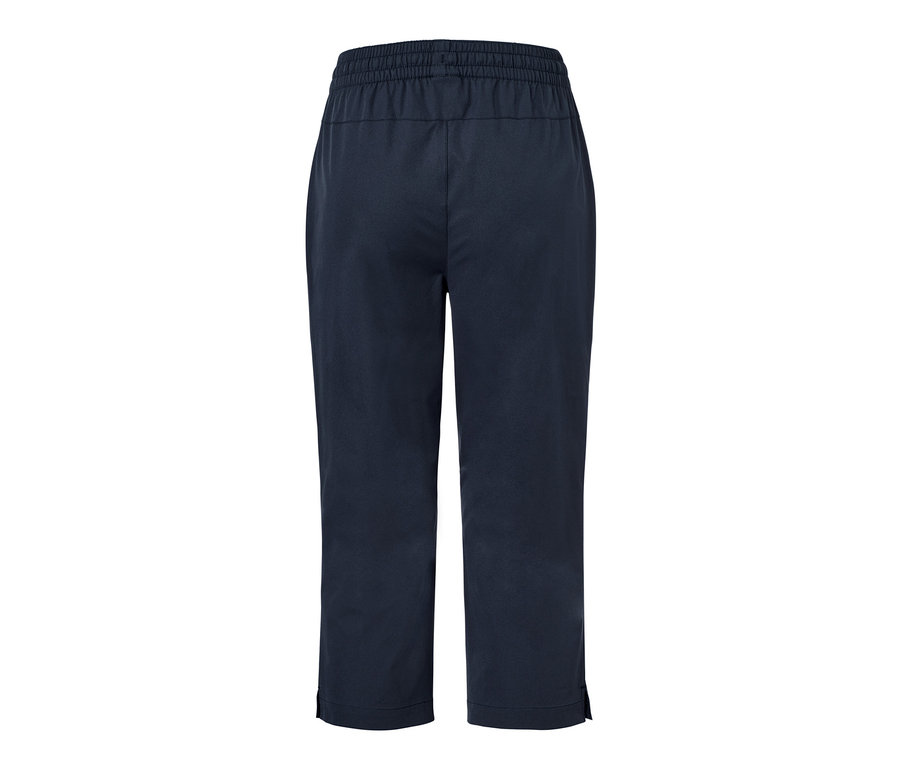 Hátulról látható sötétkék női 3/4-es softshell nadrág.