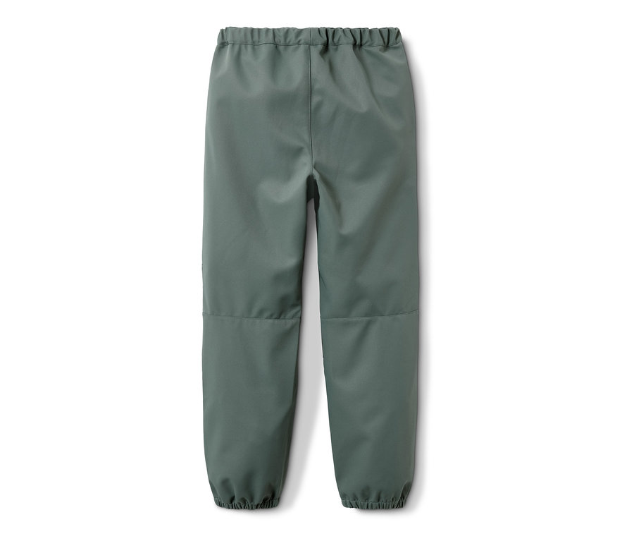 Egy zöld softshell nadrág fehér háttérrel.