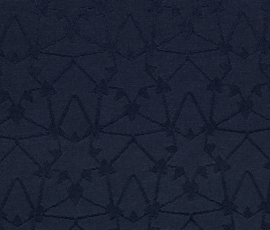 Egy sötétkék, geometrikus mintás Jacquard asztalterítő közeli felvétele.