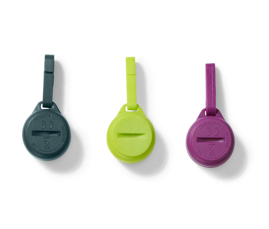 Három LED-es lámpa sötétszürke, világoszöld és lila színben.