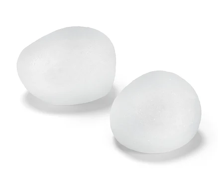 Két LED-es díszkő fekszik egy fehér felületen.