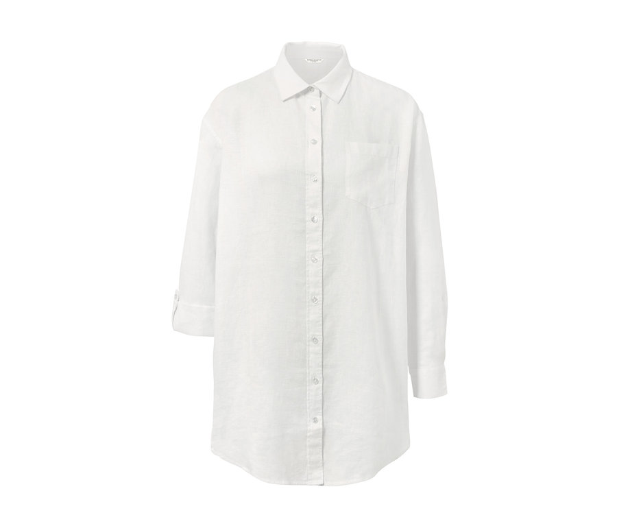 Egy fehér, hosszú ujjú, gombos lenvászon blúz.